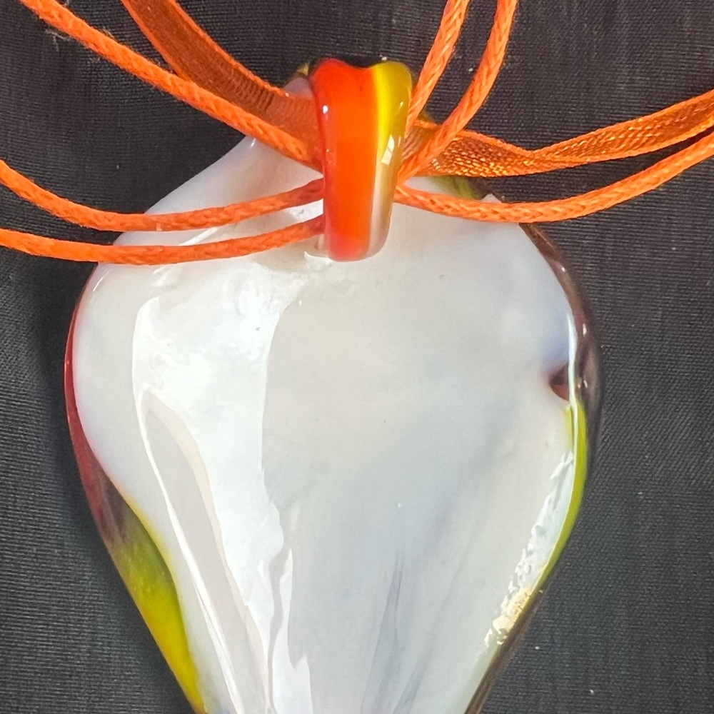 Blown glass necklace - Picture 3 of 8